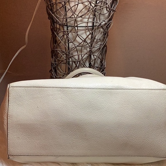 Authentic Tory Burch Elegant Cream Bombe T Tote Bag - Picture 4 of 9